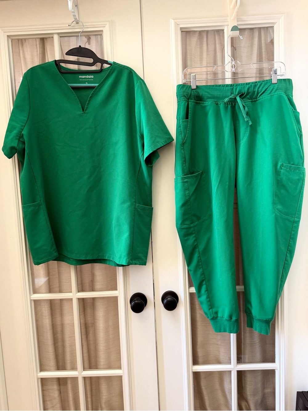 Women’s Green Mandala Scrub Set - XL Top & Large/Petite Joggers